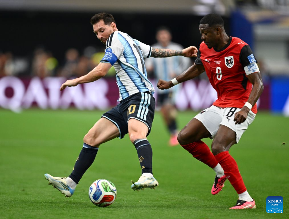 Messi breaks World Cup record as Argentina advances