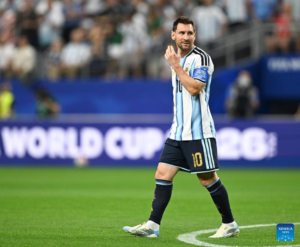 Messi breaks World Cup record as Argentina advances