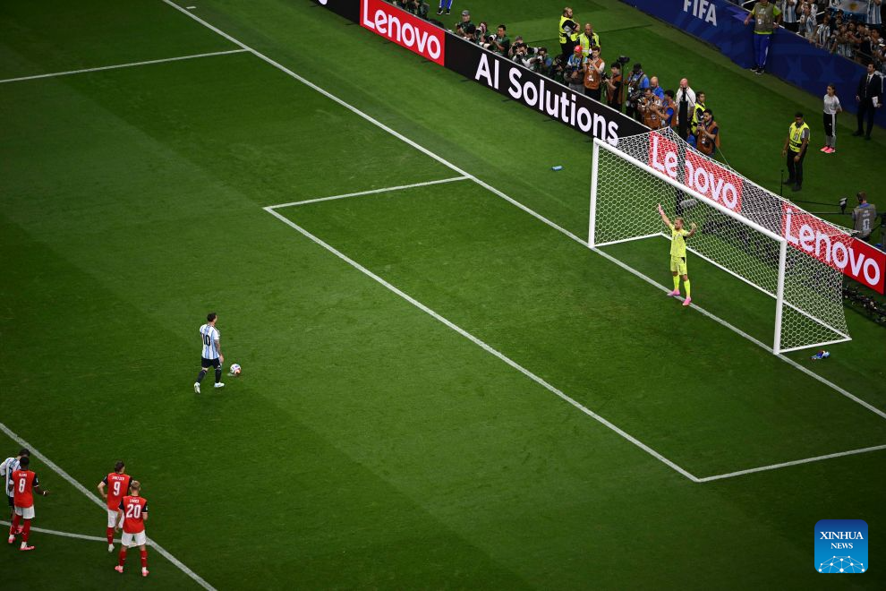 Messi breaks World Cup record as Argentina advances