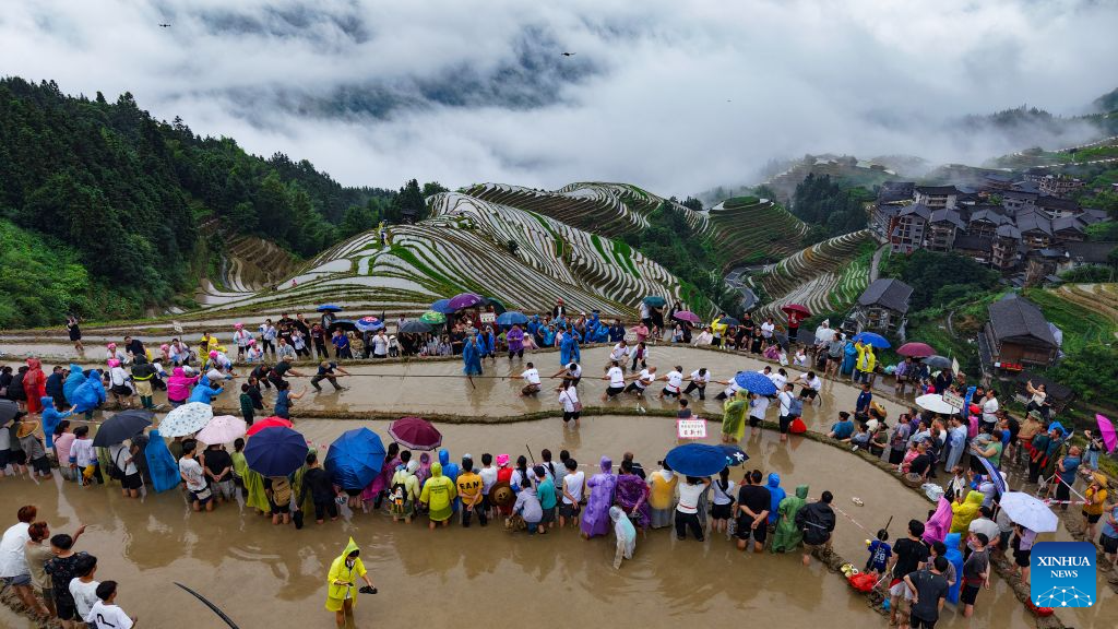 China's Dragon Boat Festival holiday trips, spending both rise year on year