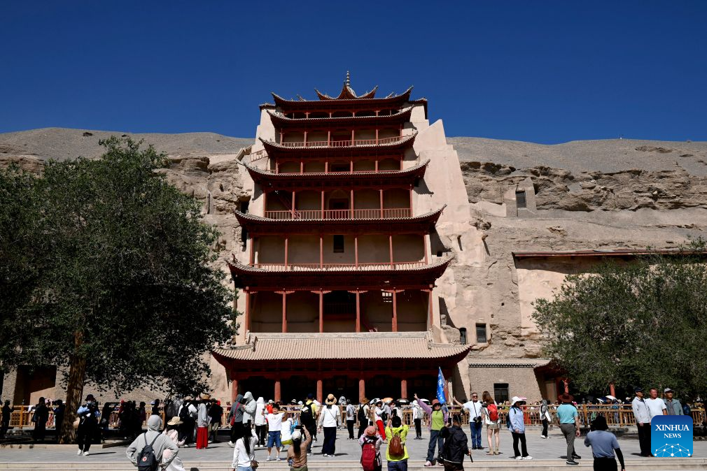 China's Dragon Boat Festival holiday trips, spending both rise year on year