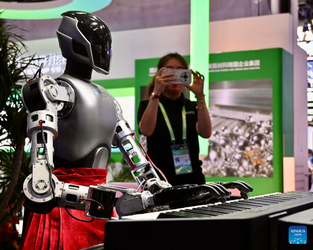 AI applications shine at China's supply chain expo