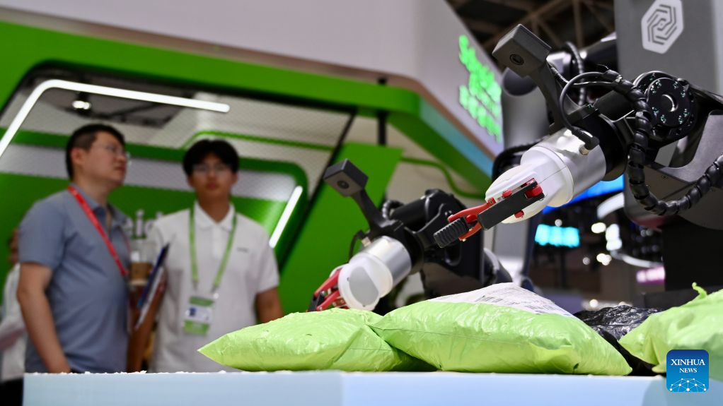 AI applications shine at China's supply chain expo