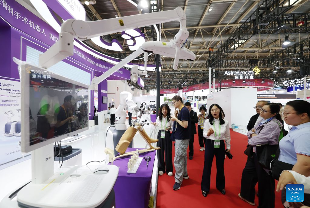 AI applications shine at China's supply chain expo
