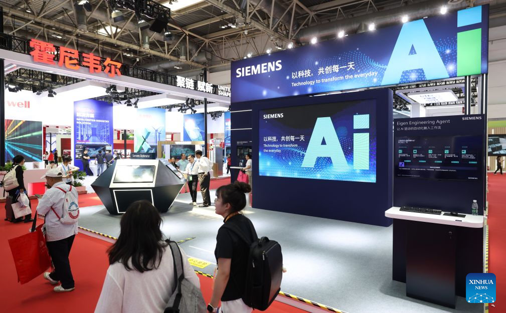 AI applications shine at China's supply chain expo