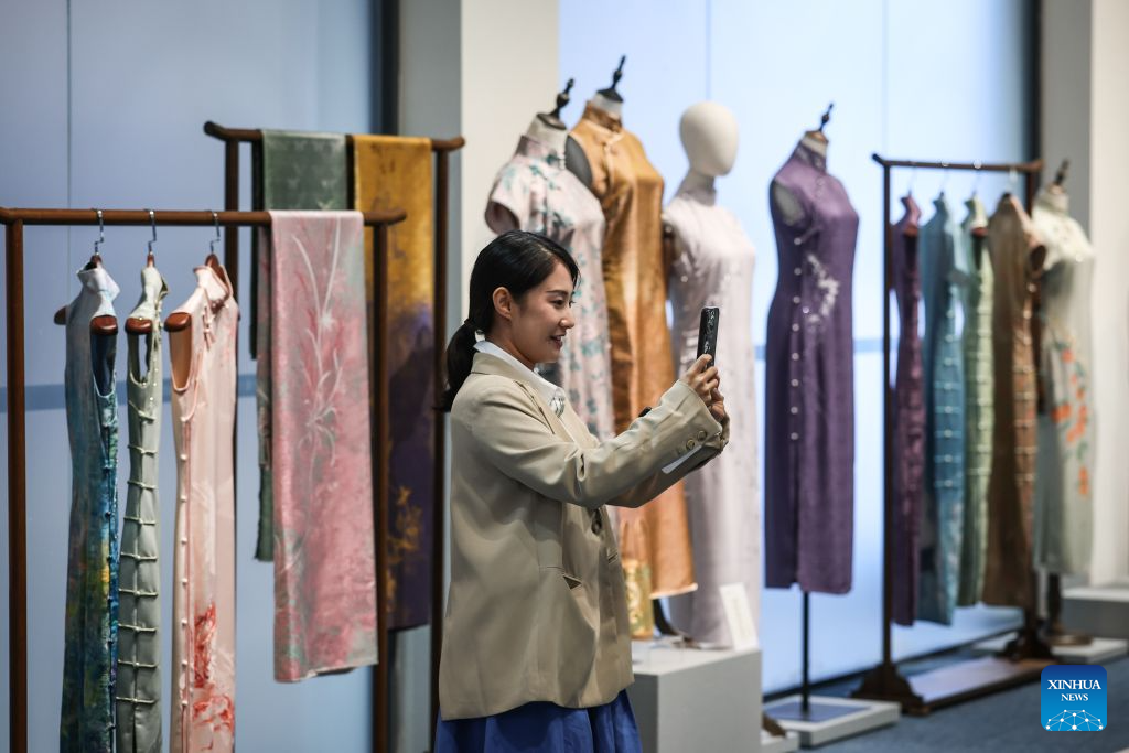 Exhibition of intangible cultural heritage opens to visitors during Summer Davos in China's Dalian