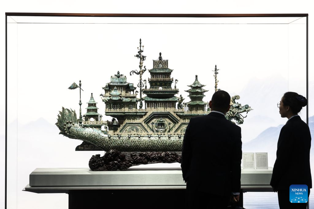 Exhibition of intangible cultural heritage opens to visitors during Summer Davos in China's Dalian
