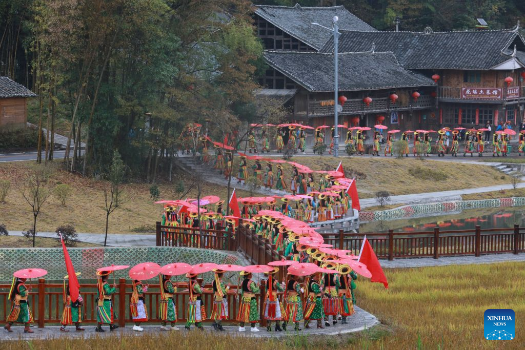 Pic story of Tiaohua cross-stitch embroidery in Longhui County, China's Hunan