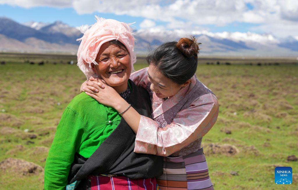 Old photo bears witness to changes brought by Qinghai-Xizang Railway over 20 years