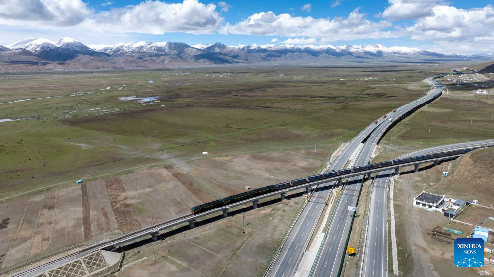 Old photo bears witness to changes brought by Qinghai-Xizang Railway over 20 years