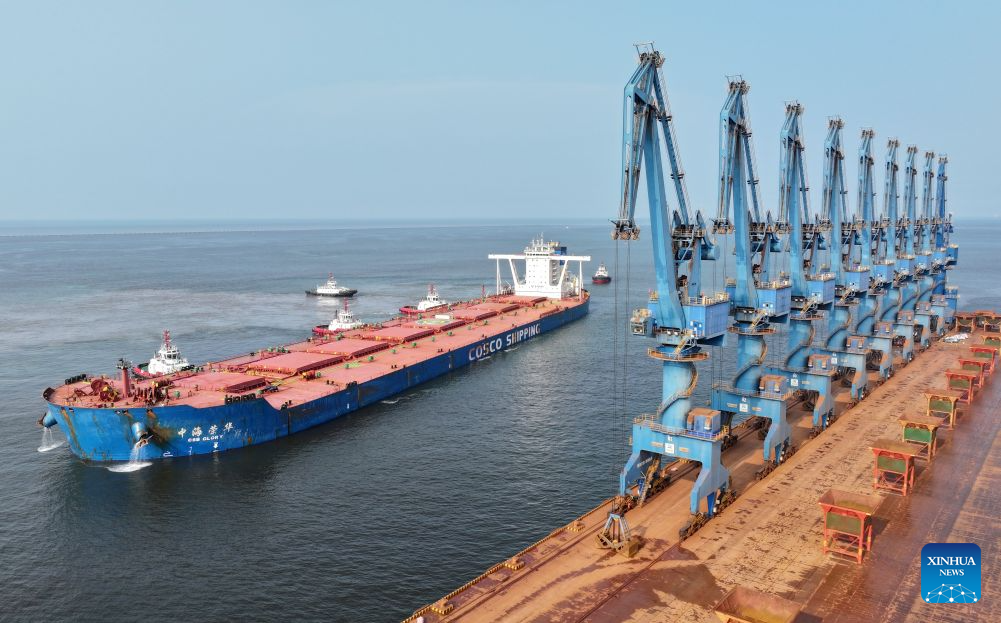 Bulk carrier under COSCO Shipping sets new draft record at China's Tianjin Port