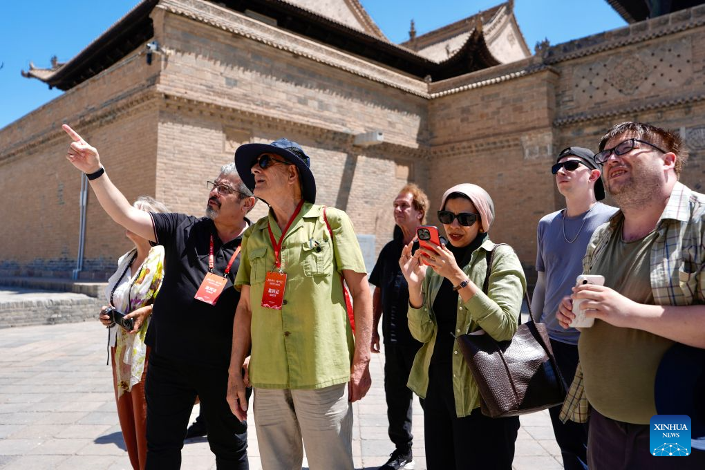 Chinese, foreign participants visit Tongxin County in China's Ningxia
