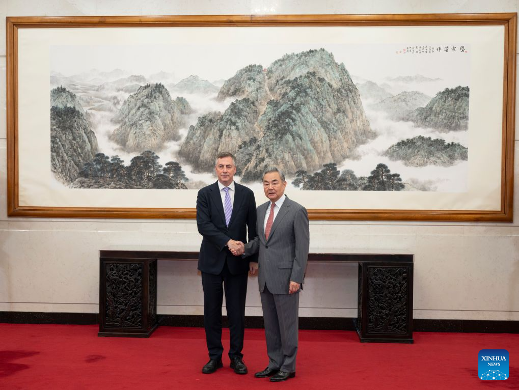 China's top diplomat stresses overarching positioning of ties with Europe as partnership