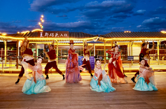 Life at the Great Wall: Guihe Night Scroll cruise show