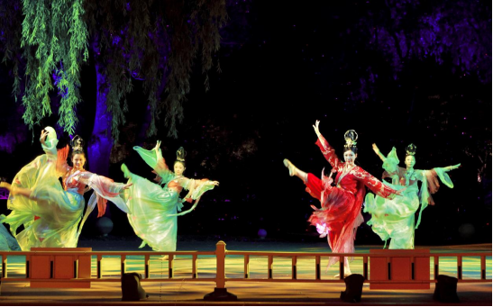 Life at the Great Wall: Guihe Night Scroll cruise show Life at the Great Wall: Guihe Night Scroll cruise show