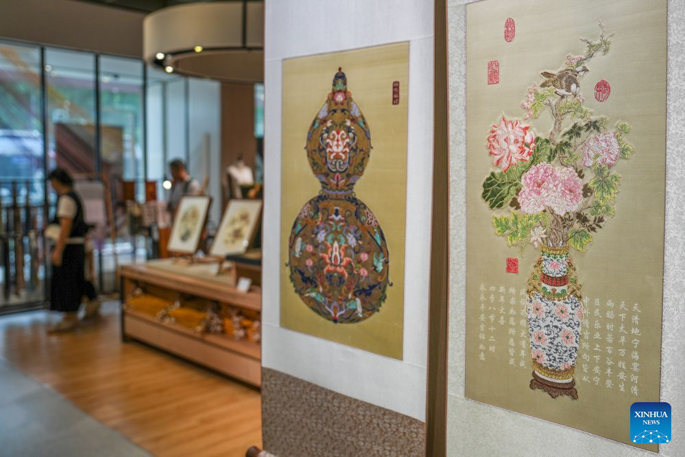 Weaving the golden legacy of Nanjing: a Yunjin inheritor's story