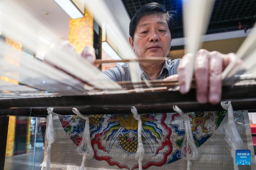 Weaving the golden legacy of Nanjing: a Yunjin inheritor's story