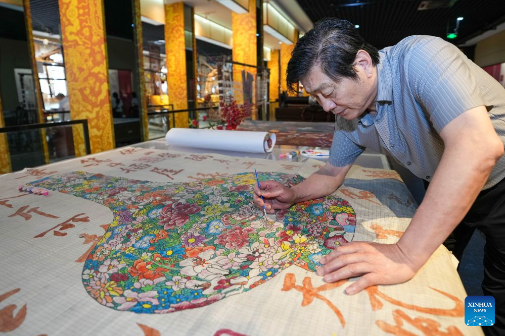 Weaving the golden legacy of Nanjing: a Yunjin inheritor's story