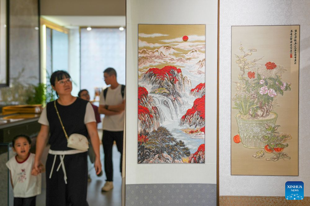 Weaving the golden legacy of Nanjing: a Yunjin inheritor's story