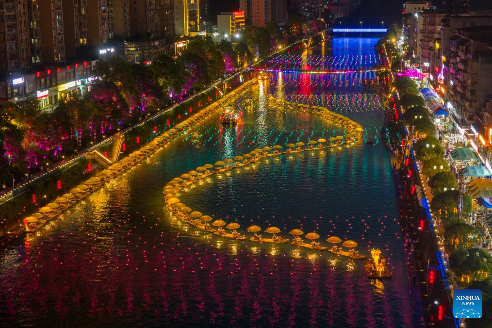 Summer tourism booms in Xuan'en County, China's Hubei