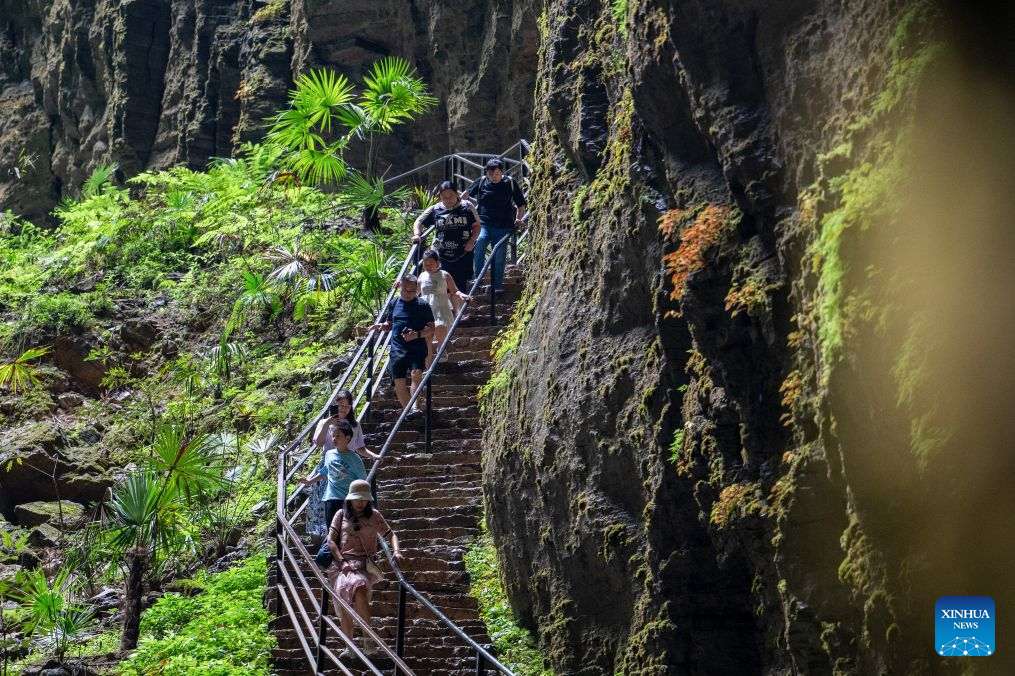 Summer tourism booms in Xuan'en County, China's Hubei