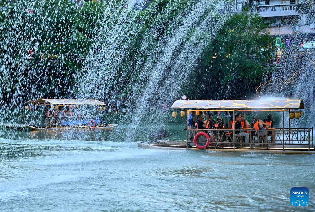 Summer tourism booms in Xuan'en County, China's Hubei
