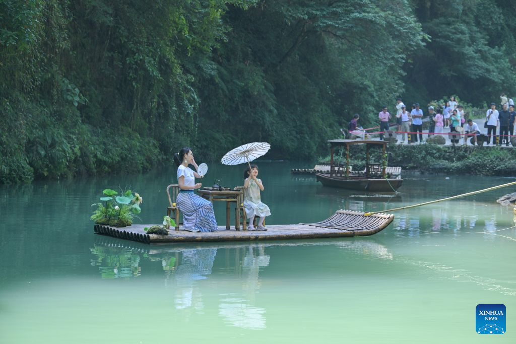 Summer tourism booms in Xuan'en County, China's Hubei
