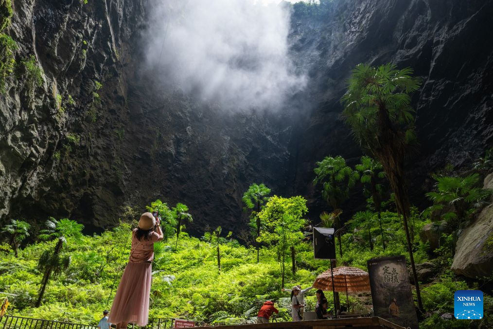 Summer tourism booms in Xuan'en County, China's Hubei
