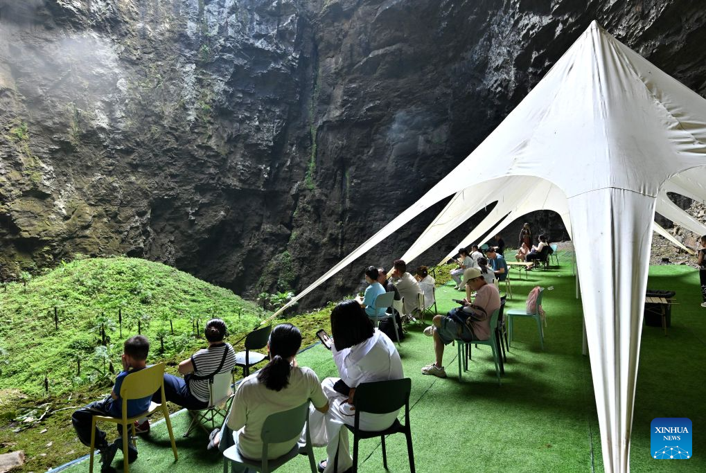 Summer tourism booms in Xuan'en County, China's Hubei