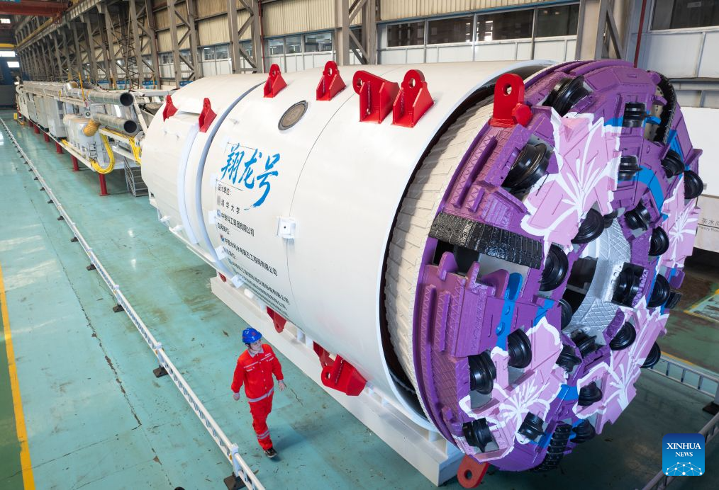 China's first boring and blasting machine rolls off production line in Wuhan, China's Hubei