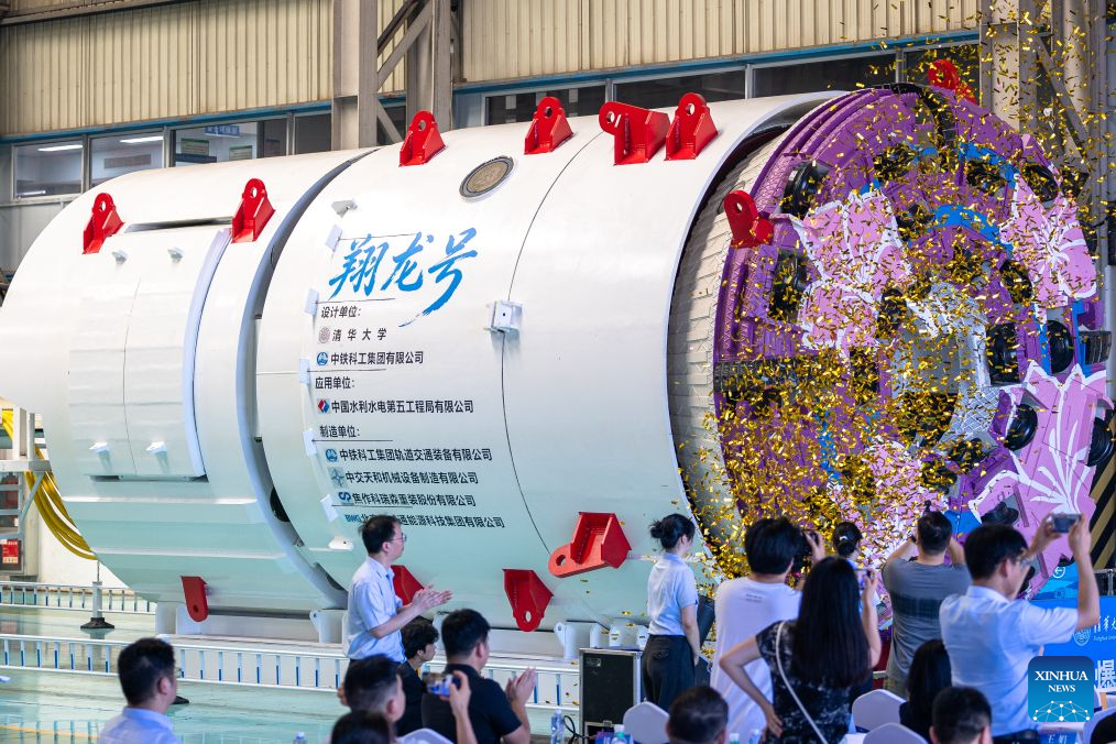 China's first boring and blasting machine rolls off production line in Wuhan, China's Hubei