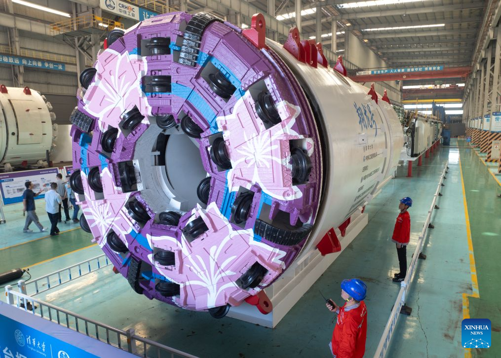 China's first boring and blasting machine rolls off production line in Wuhan, China's Hubei