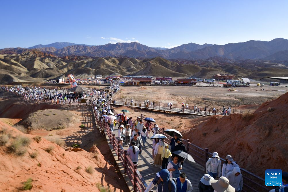 Scenic area in NW China's Gansu enters peak tourism season