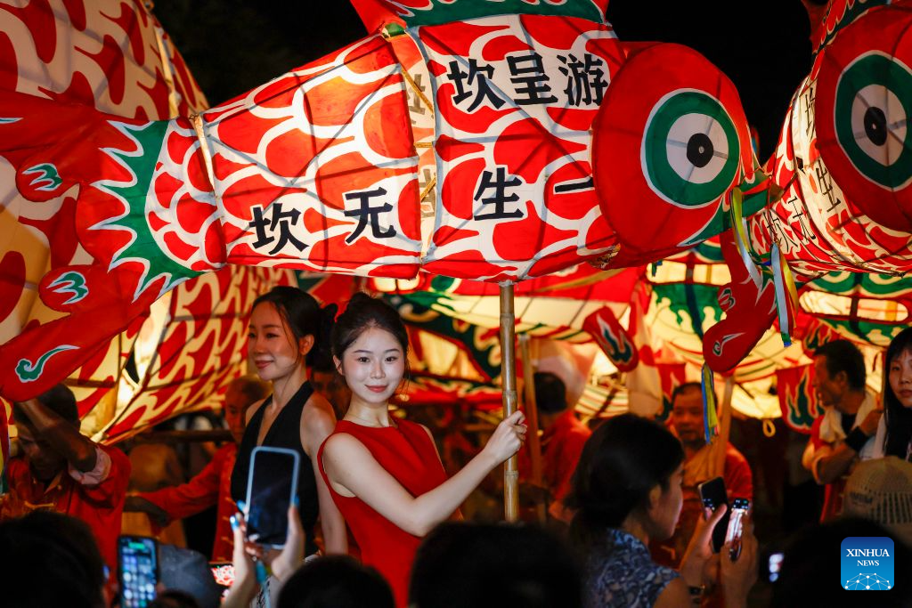 Fish lantern parade lights up ancient villages in Huangshan, China's Anhui
