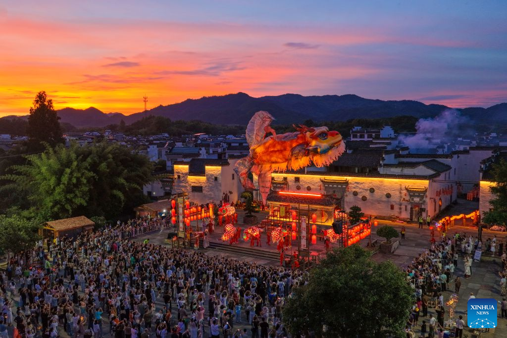 Fish lantern parade lights up ancient villages in Huangshan, China's Anhui