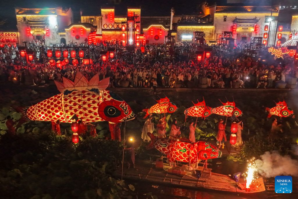 Fish lantern parade lights up ancient villages in Huangshan, China's Anhui