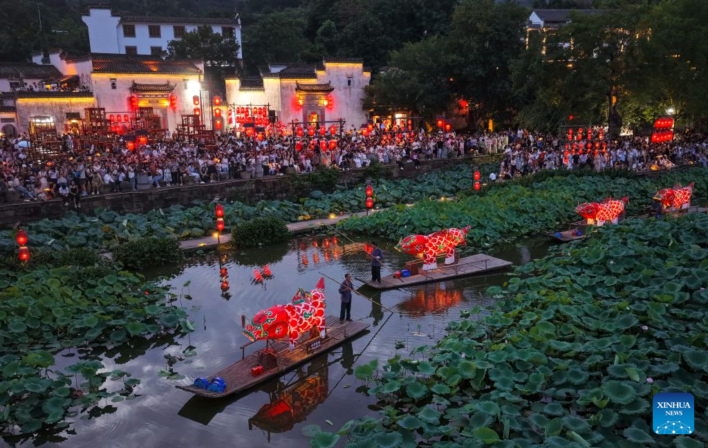 Fish lantern parade lights up ancient villages in Huangshan, China's Anhui