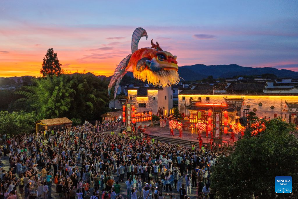 Fish lantern parade lights up ancient villages in Huangshan, China's Anhui