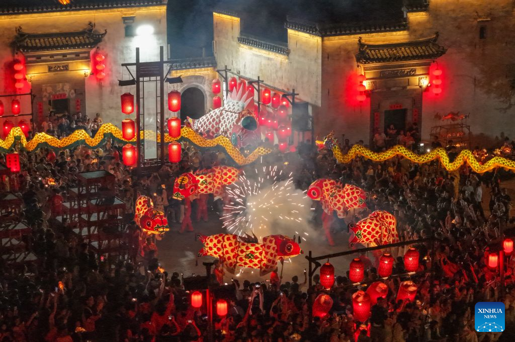 Fish lantern parade lights up ancient villages in Huangshan, China's Anhui