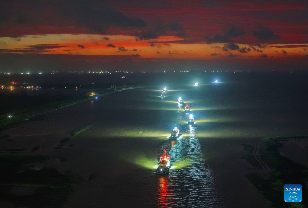Fishing boats depart for Yellow Sea after fishing ban lifted in east China's Jiangsu