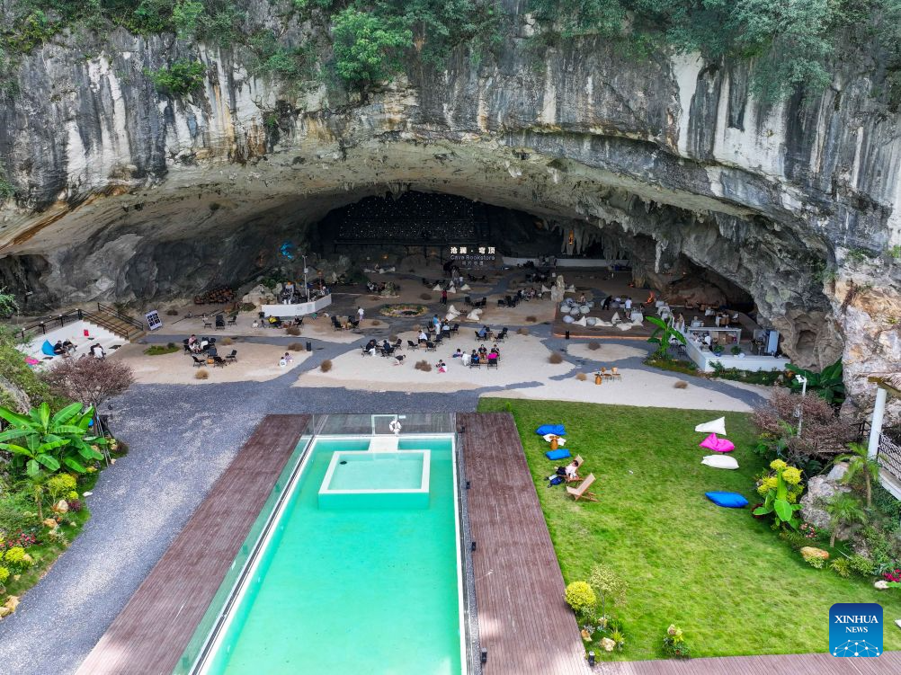 Guizhou's karst caves offer cooling retreats for summer tourists