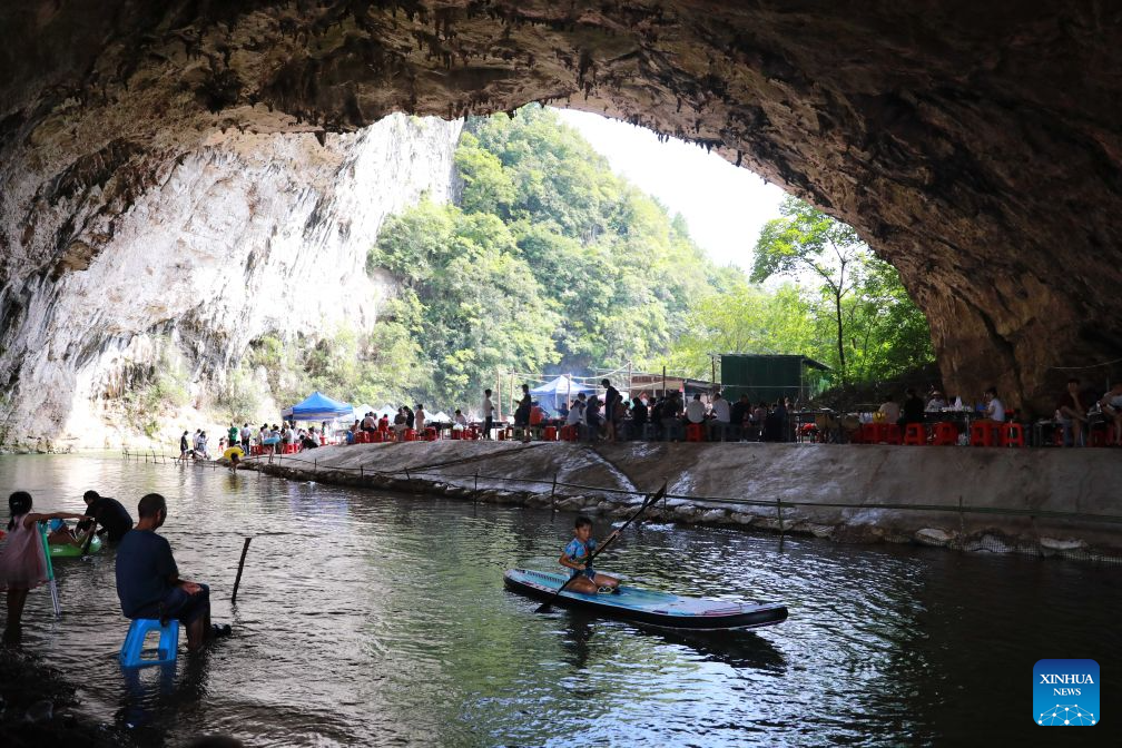 Guizhou's karst caves offer cooling retreats for summer tourists