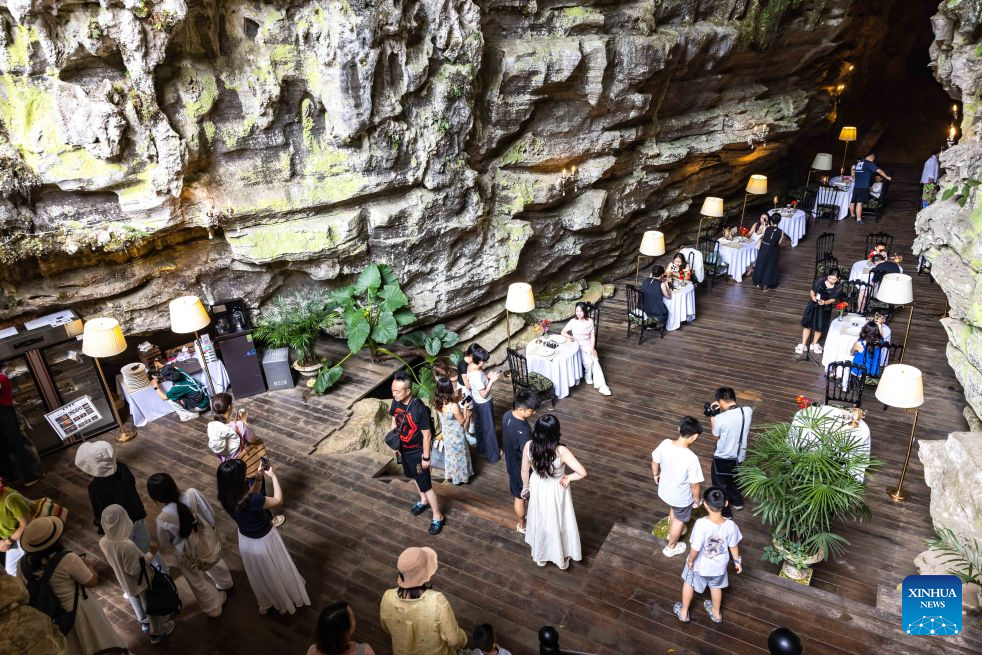 Guizhou's karst caves offer cooling retreats for summer tourists