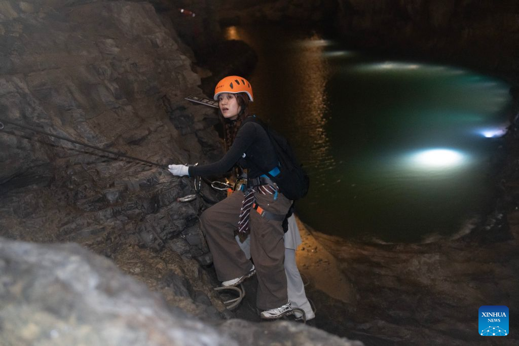 Guizhou's karst caves offer cooling retreats for summer tourists