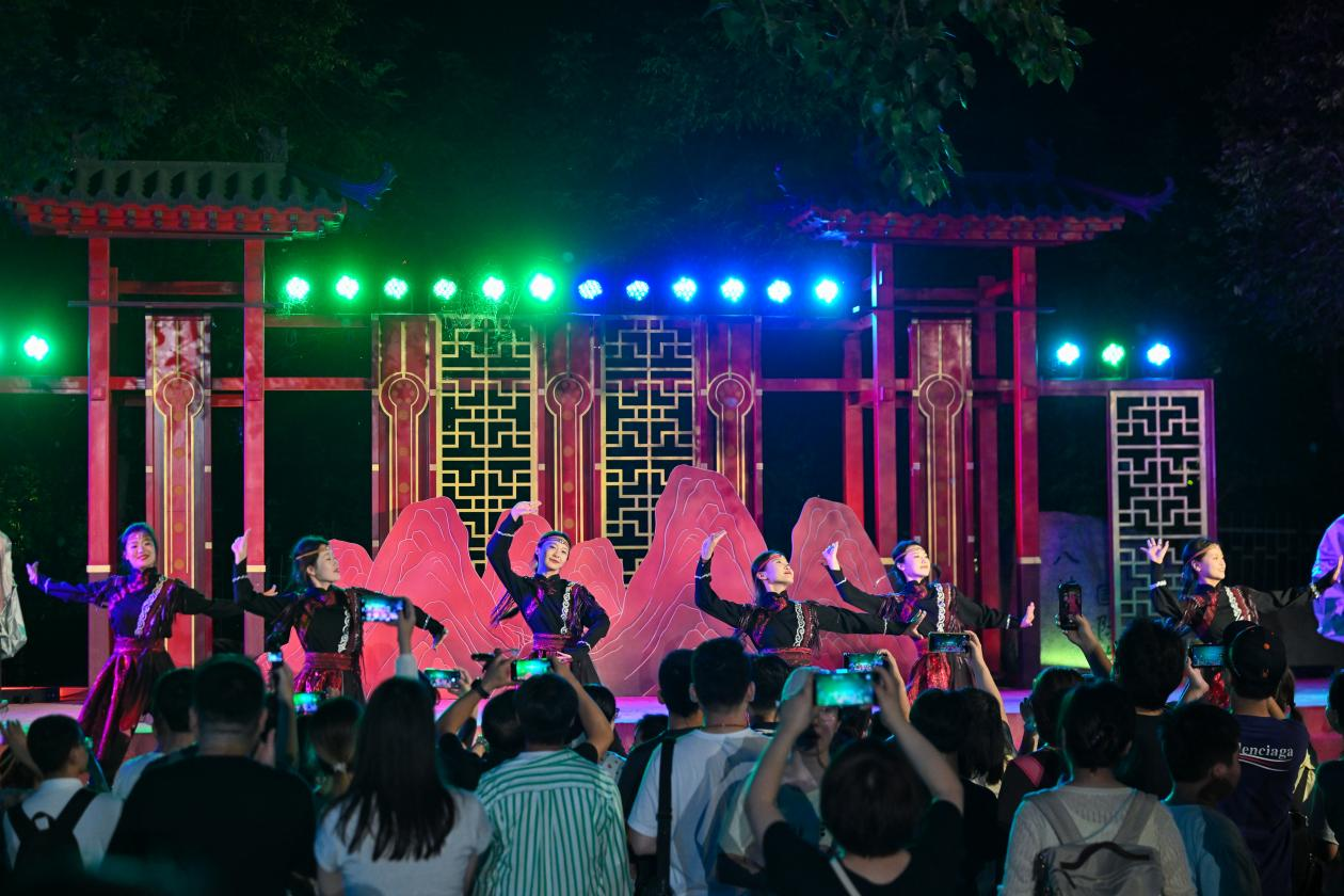 Explore Badaling: Great Wall night tour lights up Beijing summer