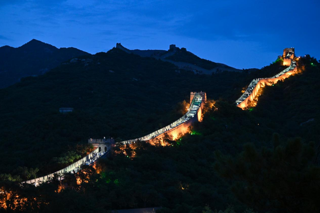 Explore Badaling: Great Wall night tour lights up Beijing summer