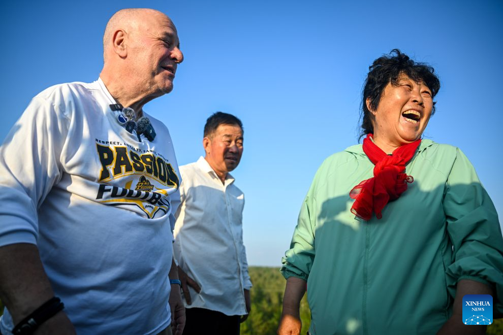 A Maowusu reunion rooted in American's kindness, forged by Chinese farmer's grit