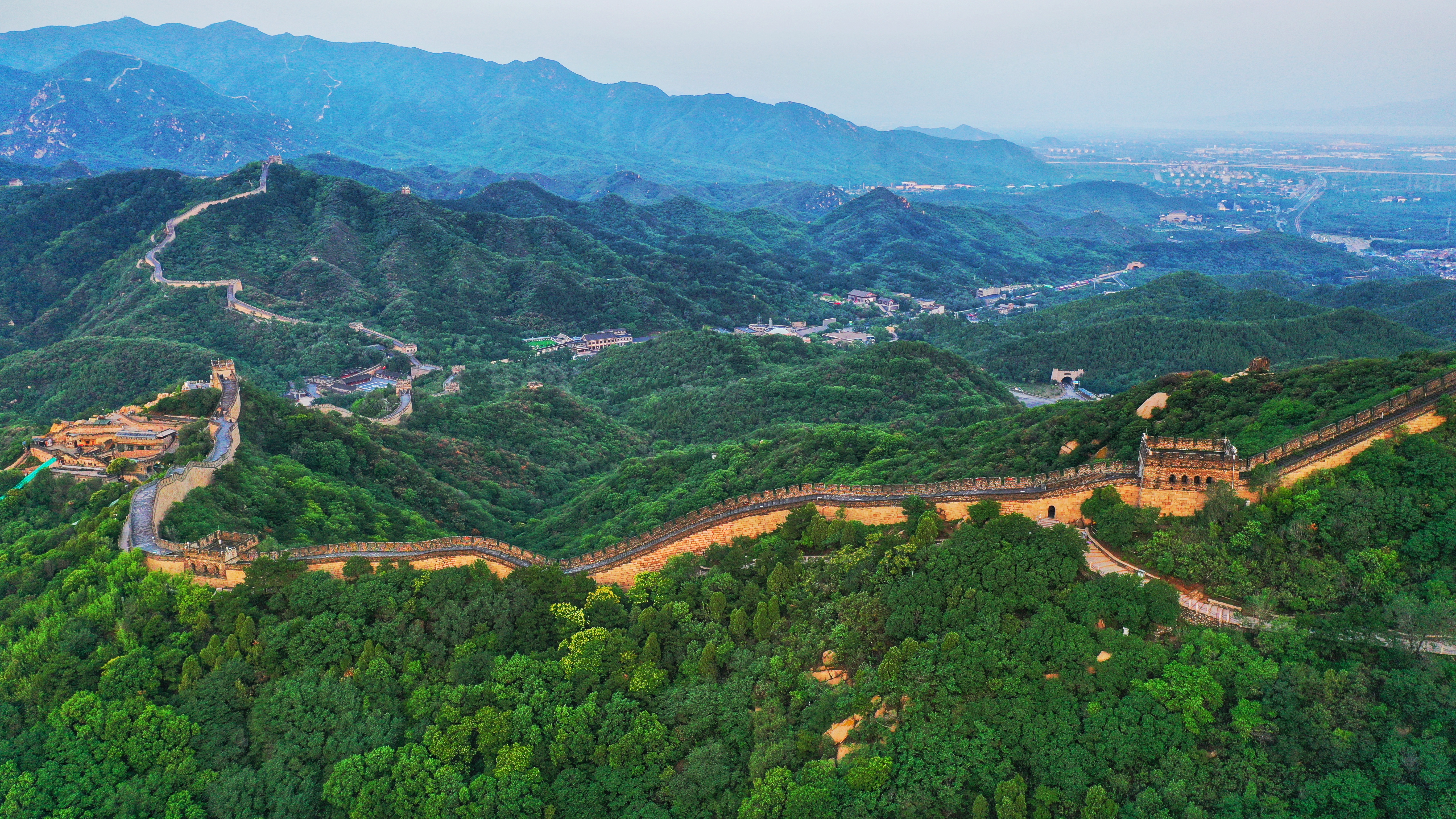 Explore Badaling: Vote for your favorite season at the Great Wall