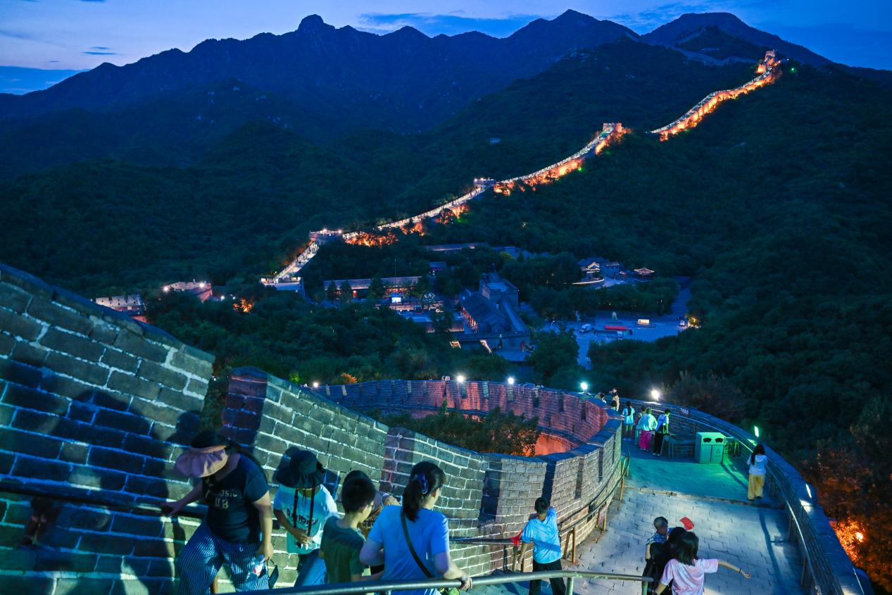 Explore Badaling: Great Wall night tour lights up Beijing summer