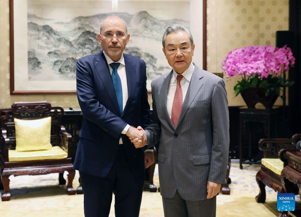 China's top diplomat meets Jordanian counterpart